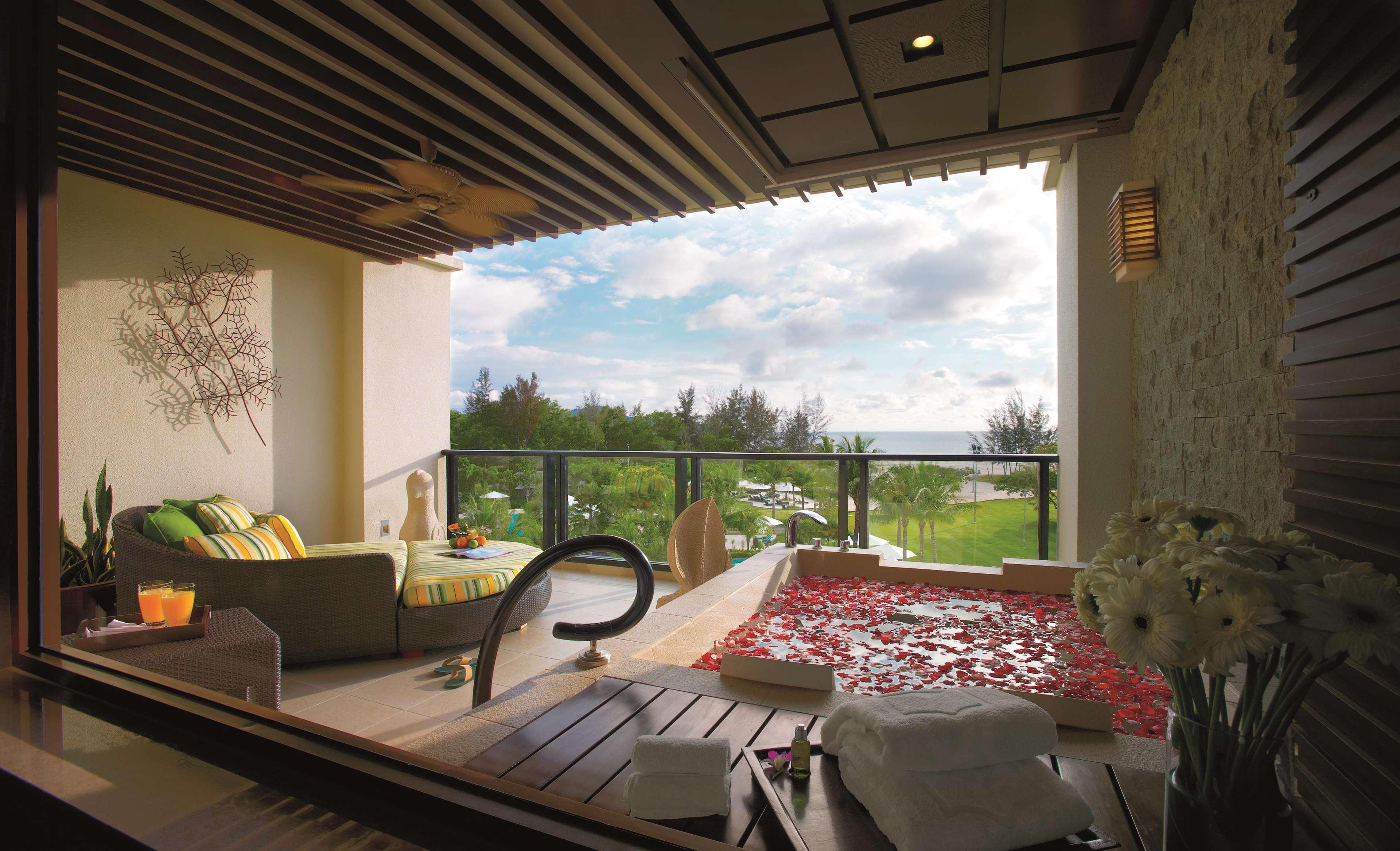 Shangri-La Rasa Ria, Κότα Κιναμπαλού Εξωτερικό φωτογραφία A balcony
