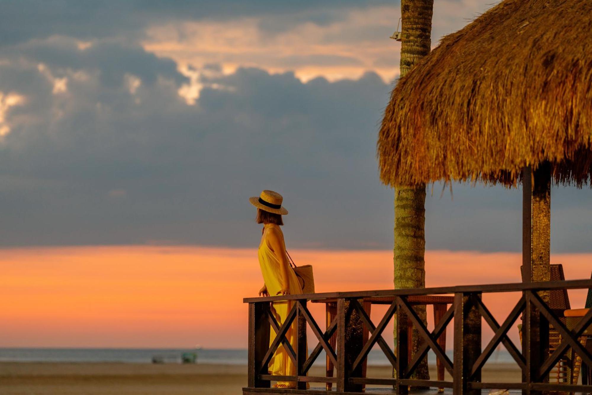 Shangri-La Rasa Ria, Κότα Κιναμπαλού Εξωτερικό φωτογραφία Sunset at the beach